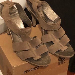 Olive-green suede heels!